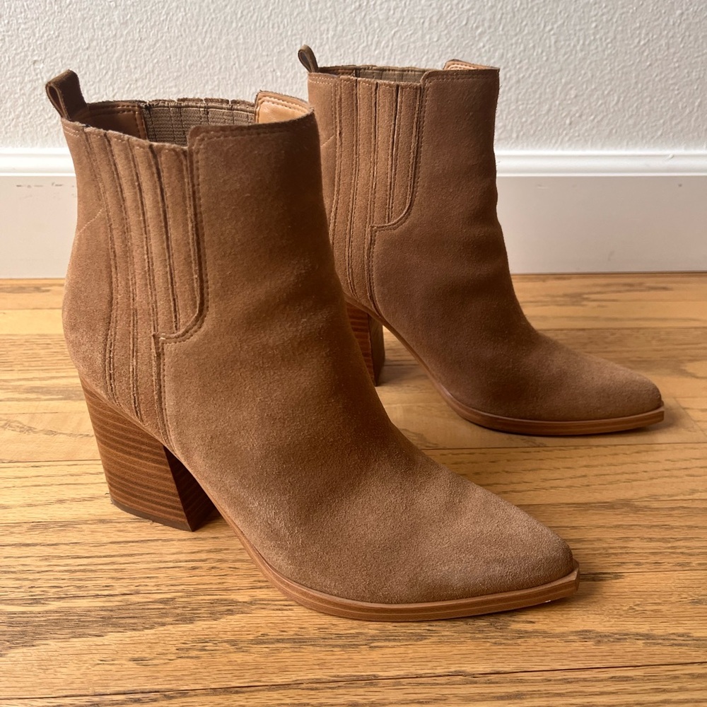 Marc Fisher Stylish Tan Suede Ankle Boots Sz 8